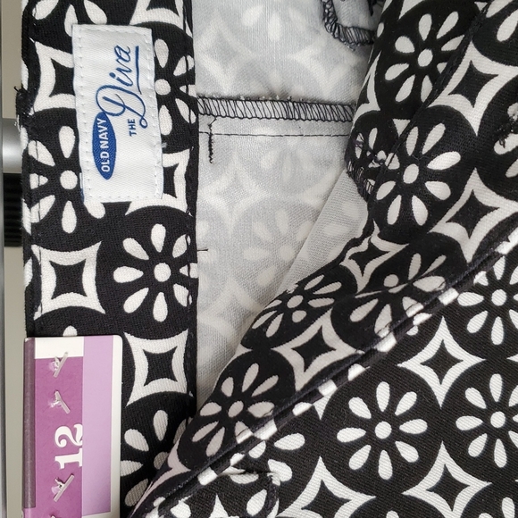 Old Navy black and white diva skinny ankle pants in size 12, NWT - Picture 3 of 9